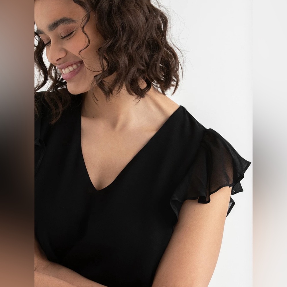 H&M sheer black ruffle sleeve blouse 👠🥂